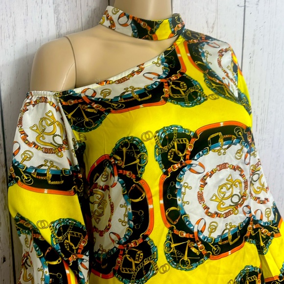 NWT CBR Chic Boutique Rose Off Shoulder Choker Neck Top Size Medium - Picture 3 of 7